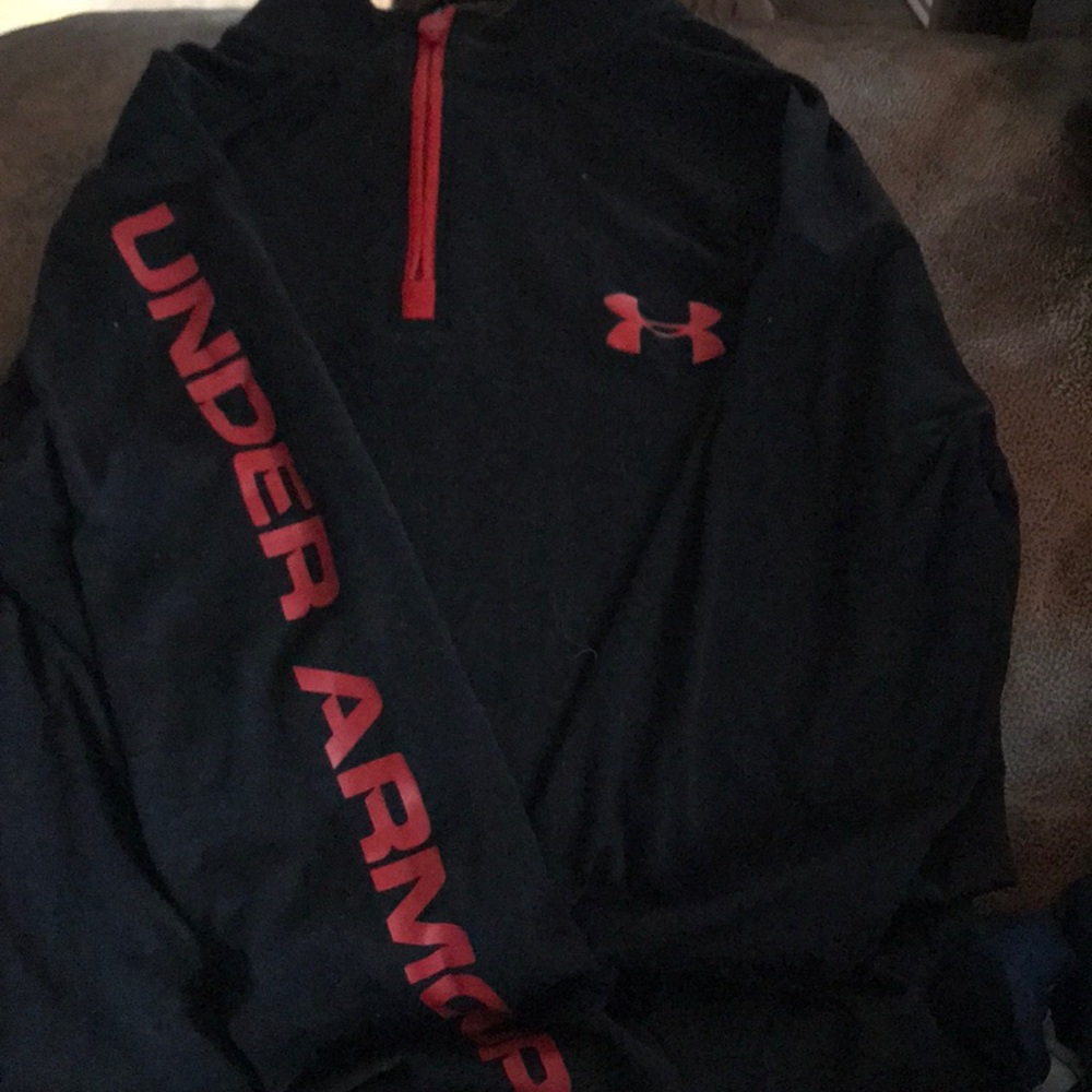 Under Armour boys size YSM in EUC shirt..GORGEOUS!